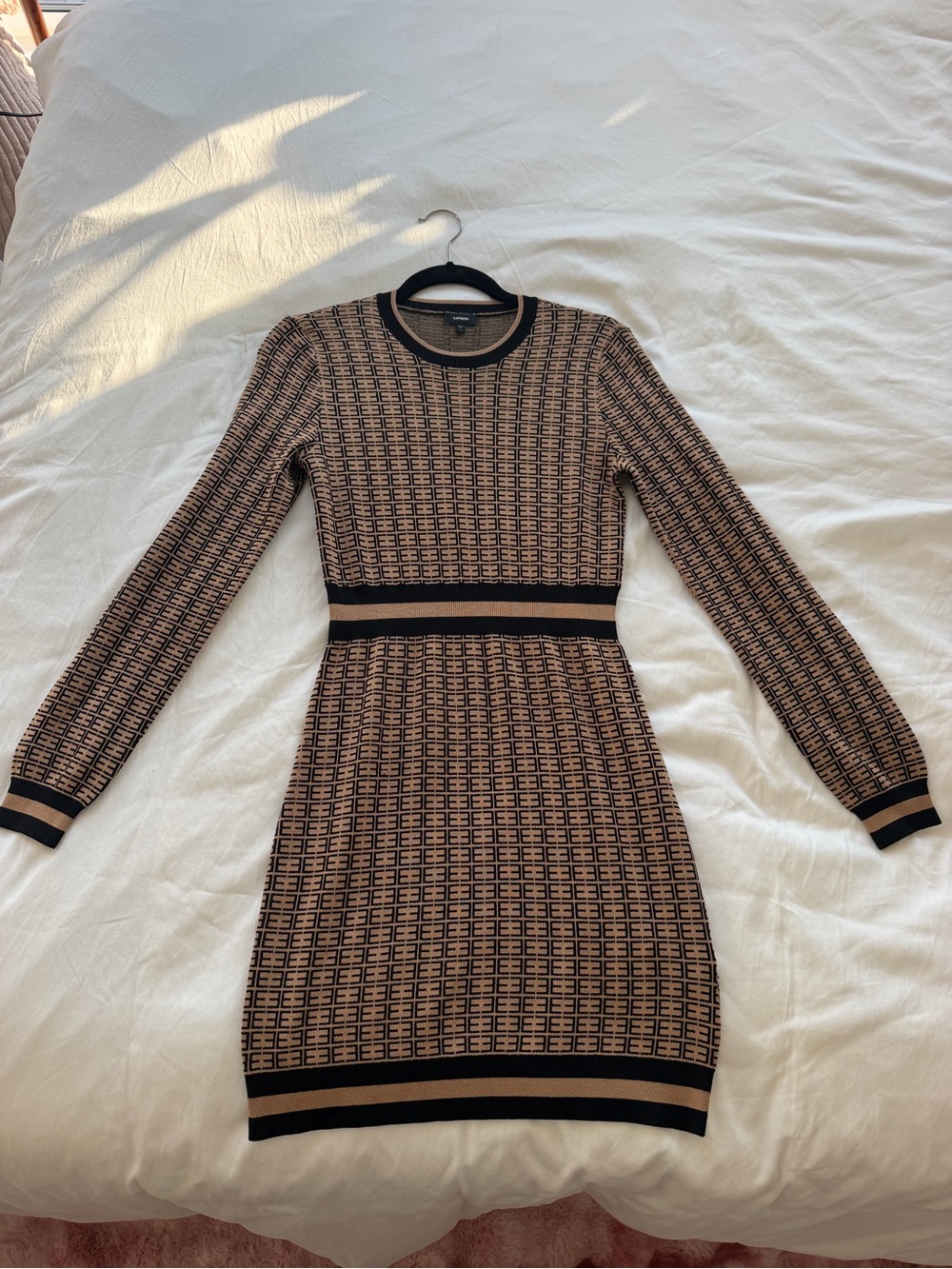 Express Fitted Long-Sleeve Knit Dress in Tan and Black